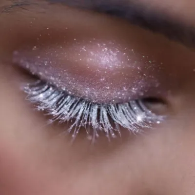 Звездная пыль на ресницах