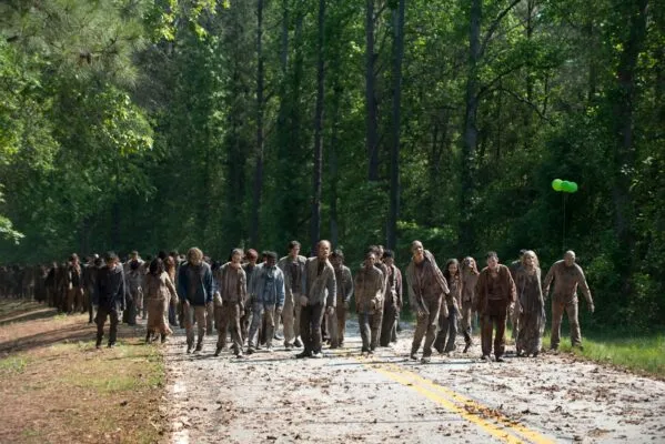 Ходячие Мертвецы: зомби хаус в мире